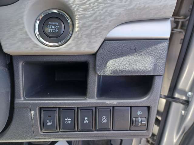 運転席には冬場に重宝するシートヒーター付き！