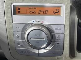 【オートエアコン】一度お好みの温度に設定すれば、車内の温度を検知し風量や温度を自動で調整。暑い…寒い…と何度もスイッチ操作をする必要はありません。快適な車内空間には必須の機能ですね♪