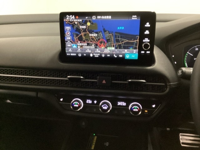 多機能と操作のしやすさを両立した、Honda CONNECT対応のナビディスプレーです。ETC2.0車載器もナビゲーション連動し、スマートフォン用Bluetoothユニット付きです。