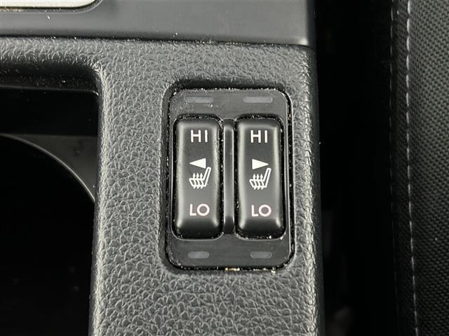 【シートヒーター】シートを温めてくれる暖房機器です！長時間座っていると負担が掛かりやすい背中や腰、または冬場などの寒い日に冷えやすい脚部に快適なぬくもりを伝えます。