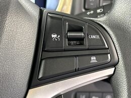 【アダプティブクルーズコントロール】高速道路での長距離走行が楽に！！自動で速度を保つクルーズコントロールが、衝突軽減システムと連携し、前方の車両を感知して車間を保つように速度調節してくれます！！