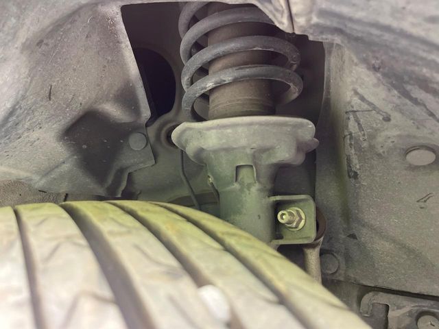 お車を安心してお乗りいただく為には、足回りの定期点検が欠かせません。サービスサポート（有償保証）では無料点検もご提供しており、安心のカーライフをお過ごしいただけるサポート体制が整っています。