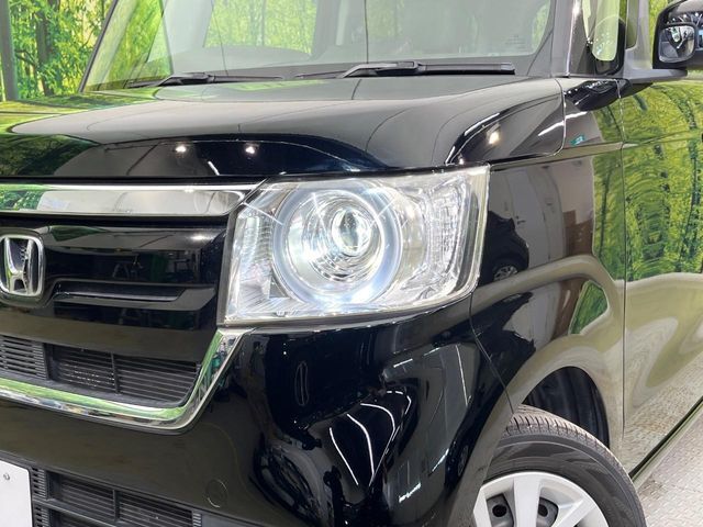 【LEDヘッドライト】悪天候や夜間走行時も良好な視界を確保し安心して運転できる高輝度LEDヘッドライトを装備！点灯速度が早く、消費電力も抑えられています。