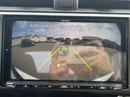 【バックモニター】後ろのカメラの映像がモニターに映し出されるので、後方の見えない死角や、障害物との距離感などもしっかり安全確認することができます！