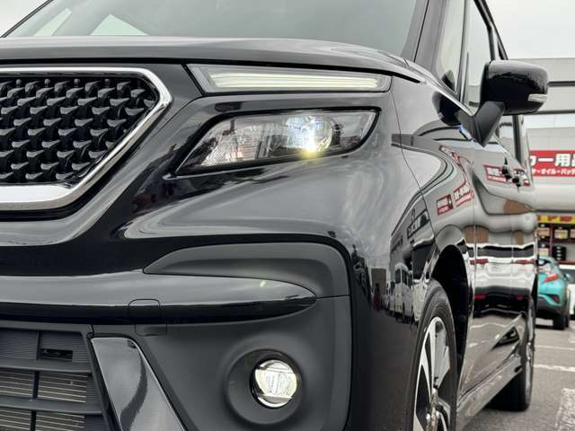 自動車任意保険も取り扱っております！新規加入や切り替えもおまかせください。お車変更に伴うご契約の見直しなどご説明させていただきます。また保険に関してご不明な点はお気軽にご相談ください。