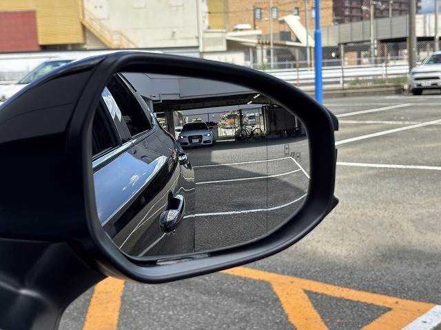 【ブラインドスポットモニター】車線変更時の死角の安全をサポートする装置です。