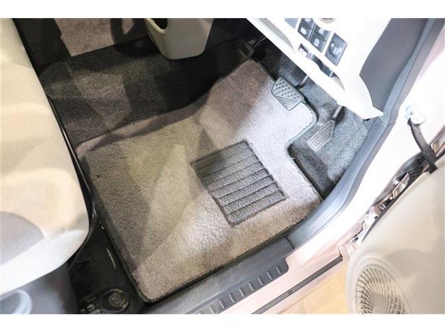 フロアマット装着済み！汚れがちなフロアマットもきれいな状態ですよ♪