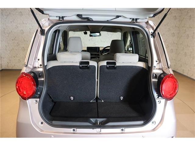 こんなに広い荷室が出来ますよ！背の高い荷物も積めます。リアシートとトランクが繋がっているので、長尺ものでも収納がOK！買い物等で重宝しますよ！