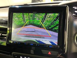 【バックカメラ】駐車時に後方がリアルタイム映像で確認できます。大型商業施設や立体駐車場での駐車時や、夜間のバック時に大活躍！運転スキルに関わらず、今や必須となった装備のひとつです！