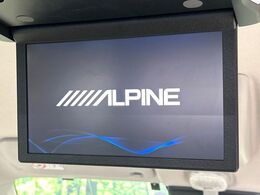 【フリップダウンモニター】大画面モニターで後席でもエンタメをお楽しみいただけます。小さなお子様にも大人気の装備です♪