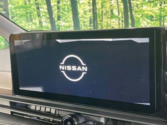 【メーカー12.3型純正ナビ】インテリアに溶け込むスタイリッシュな「専用設計」メーカーナビを装備♪視認性や操作性など基本性能にも優れ、より上質なカーライフをお楽しみいただけます。