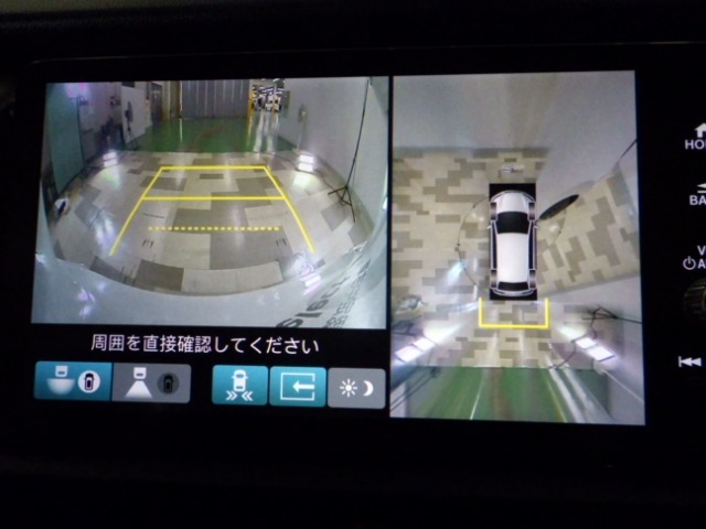 バックカメラの画像です。ガイドラインがスムースな車庫入れをサポートいたします！車庫入れの安心感がアップしますね☆