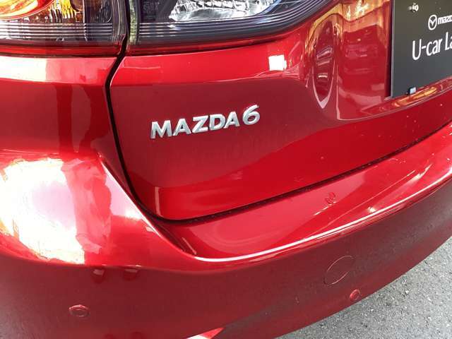 大容量を誇るトランクルームに精悍な顔付き。MAZDA6は不動の人気車両です。
