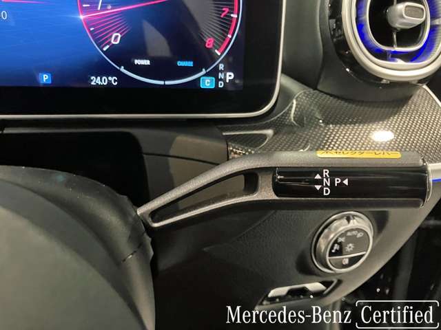 メルセデスベンツでは殆どが電子コラムシフトを採用しており、前進後退の切り替えをスムーズに行うことが出来ます。