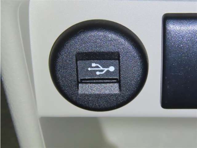 USB端子を装備しております。