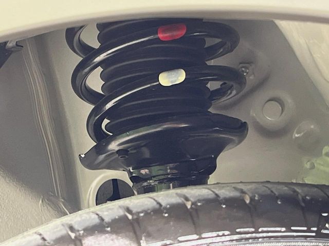 お車を安心してお乗りいただく為には、足回りの定期点検が欠かせません。サービスサポート（有償保証）では無料点検もご提供しており、安心のカーライフをお過ごしいただけるサポート体制が整っています。