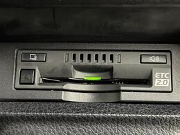 【ETC】有料道路を利用する際に料金所で停止することなく通過できる、ETC車載器（ノンストップ自動料金収受システム機器）が装備されています。セットアップを行うことで利用可能になります。