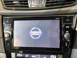 【純正ナビ】人気の純正ナビを装備。オーディオ機能も充実しており、Bluetooth接続すればお持ちのスマホやMP3プレイヤーの音楽を再生可能！毎日の運転がさらに楽しくなります！！