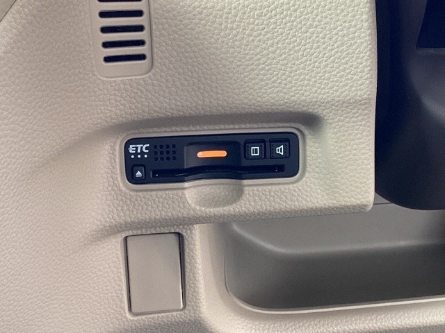 ETC付いてます。ETCが使用可能な道路通行料はキャッシュレスでスマートに走行できます。再セットアップして納車致します。