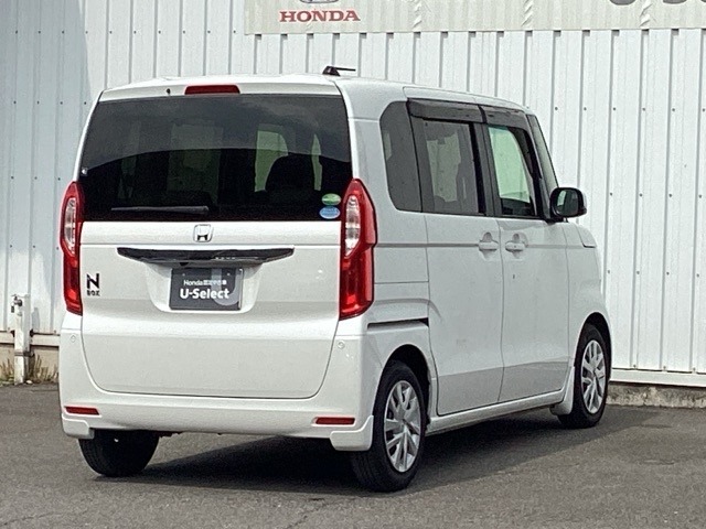 バックカメラで、バックでの車庫入れも安心です。