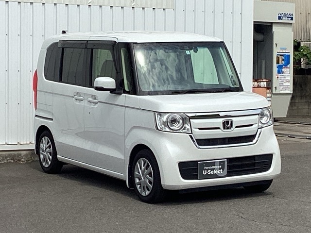 LEDヘッドライトを装備しています。LEDヘッドライトはとても明るく、雨の日や夜間走行も安全・安心です。オートライトコントロール付きで周囲の明るさに応じて自動で点灯・消灯します。