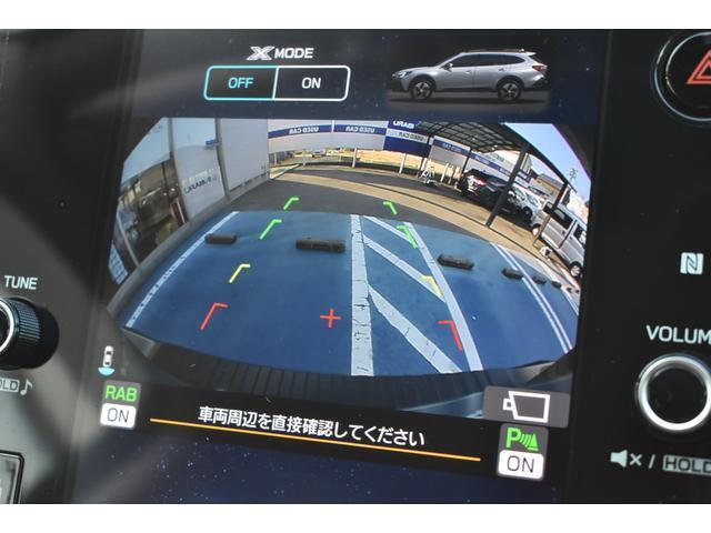 リヤカメラ付きなので、シフトレバーをリバースにすると連動してカメラ映像に切り替わります。
