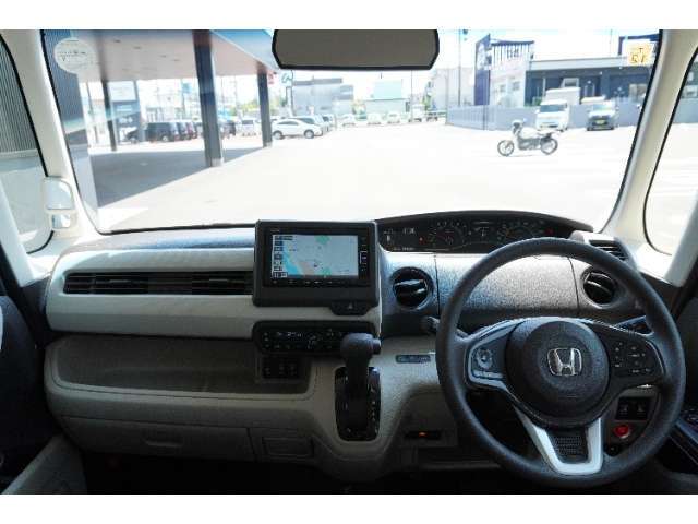 見晴らしが良く、広い空間の前席で運転も快適です♪