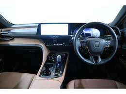 運転席から見たインパネ周りです。シートからはメーターはもちろん、広く周りを見渡せるフロントウィンド＆インパネはリラックスして運転に集中することが出来ます！