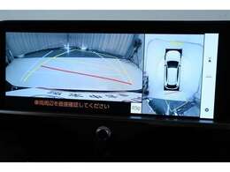 ハンドル操作に連動してガイドラインが変化するバックモニター搭載！クルマは構造上たくさんの死角がありますので、とても便利な機能です。あくまで補助の為の装備ですのでバックは目視での確認が大事ですよ！
