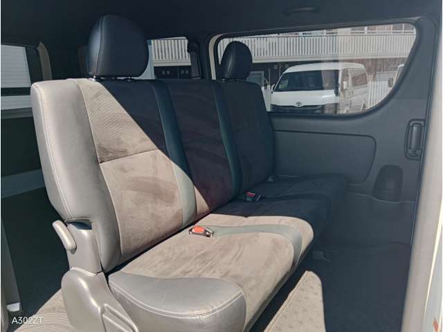 高速道路にて試乗走行を行い、THIRTY規定をクリアした車両のみの展示を徹底しています。