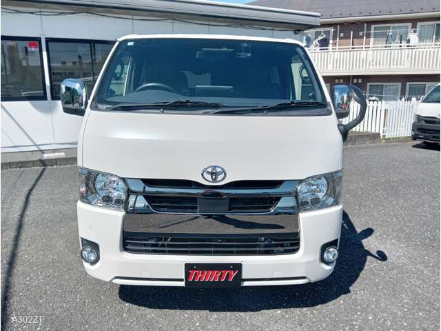 サーティーは関東陸運局認証整備工場（1-11380号）にて定期点検（法定点検）を行い定期点検記録簿を発行します。さらにプレミアムメンテナンスプランをお選び頂ければ定額料金で充実整備も可能です。