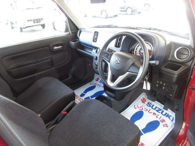 運転席より室内☆無料保証付き販売車です！ ☆全国どこへでも！ 陸送可能(有料)ですので、県外の方も是非ご相談ください！