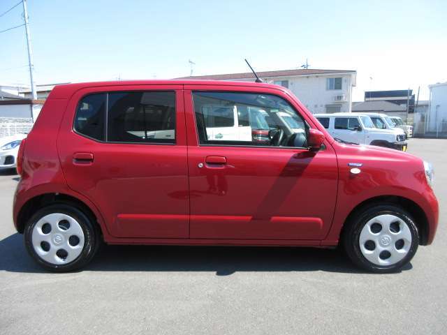 右側面より撮影☆無料保証付き販売車です！ ☆全国どこへでも！ 陸送可能(有料)ですので、県外の方も是非ご相談ください！