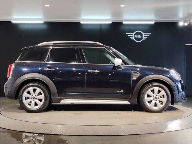☆MINIの車の始まりは大人四人がギリギリ乗れるコンパクトな車です！！今となっては3ナンバーですが、もともとは5ナンバーの車でした！！