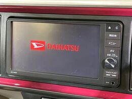 【純正ナビ】人気の純正ナビを装備しております。ナビの使いやすさはもちろん、オーディオ機能も充実！キャンプや旅行はもちろん、通勤や買い物など普段のドライブも楽しくなるはず♪