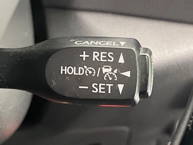 【レーダークルーズコントロール】高速道路での長距離走行が楽に！！自動で速度を保つクルーズコントロールが、衝突軽減システムと連携し、前方の車両を感知して車間を保つように速度調節してくれます！！