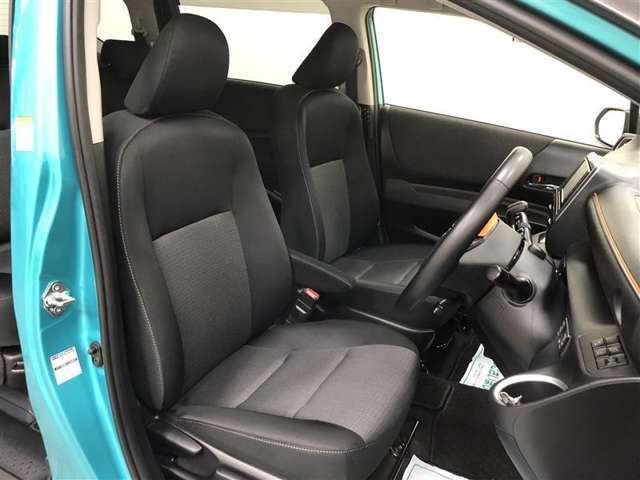 広々と周りを見渡せるので、運転中の視界確保も良好です！スリムな形状のフロントピラーと、取付位置を工夫したドアミラーにより、見えにくい部分の視界も確保されているので運転しやすいですよ♪