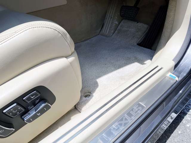 ◆お車のガラスコーティングやリヤフィルム施工、ウィンドゥリペアやウロコ取りや車内消臭など多彩なメニューを取り揃えています。お車のお買い上げ時にぜひご注文ください！