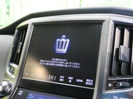 【メーカー純正ナビ】インテリアに溶け込むスタイリッシュな「専用設計」メーカーナビを装備♪視認性や操作性など基本性能にも優れ、より上質なカーライフをお楽しみいただけます。