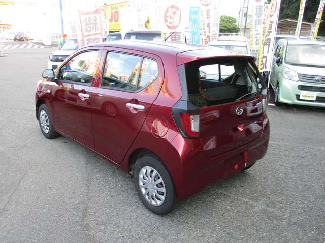 軽自動車のことなら当店にお任せ！たくさんの軽自動車を屋内展示しております。是非とも他の在庫車両もご覧くださいね。運命の出会いがあるかも知れません（＾＿＾）