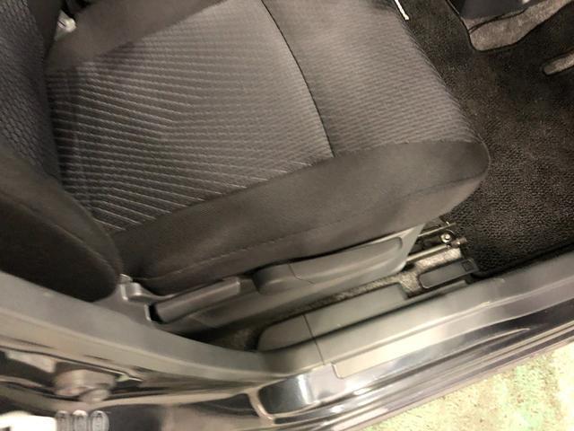 痛みの出やすい運転席シートの角、フロアマット、座面、ともに良好です