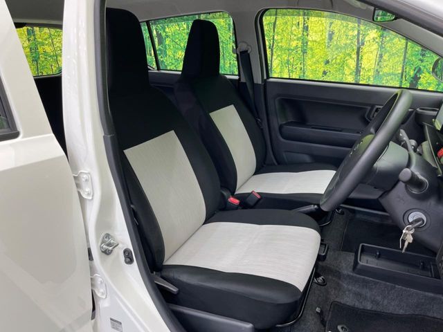運転席シート廻りは使用感も少なく、良好な状態となっています。丁寧に使われていたことがよくわかりますね。