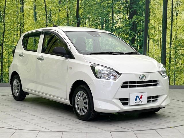 大好評のボディコーティング「弾スプラッシュコート」もご納車までに施工可能。通常のガラスコートと異なる、耐久年数6年の無機質ガラスコーティングが、ボディをキレイな状態に保ってくれます。