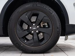 純正18インチアルミはこだわりを持ってモデル別にデザインされています。しつこい鉄粉や錆に高い効果を発揮する「ホイールコーティング」の施工も受付中！お気軽に担当営業までご相談ください。