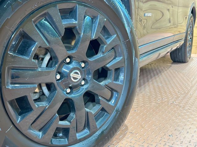【純正18インチアルミホイール】外観にマッチした純正アルミホイールを装着しております。各種社外アルミホイールや、スタッドレスタイヤも取扱いしております。是非ご相談ください♪