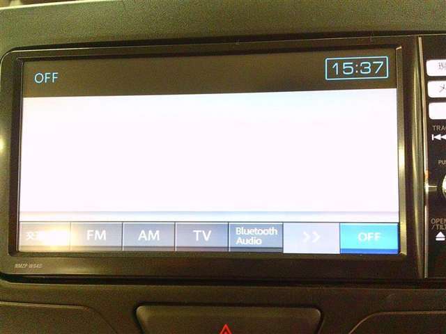 嬉しい装備です♪フルセグTV・DVD再生・Bluetoothオーディオに対応しています！！