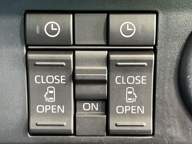 【両側パワースライドドア】スマートキーや運転席のスイッチで後席両側スライドドアの開閉が可能♪電動だから力を入れてドアを開ける必要が無く、小さなお子様でも簡単に開け閉めでき快適です♪
