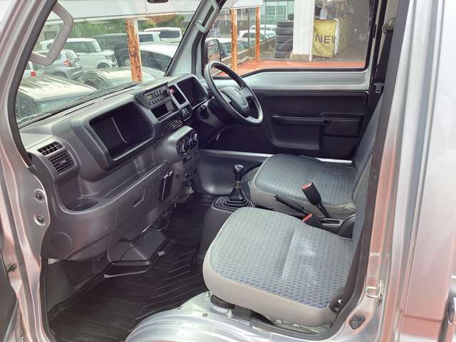 アイポイントが高く視界も良いので運転しやすいですね