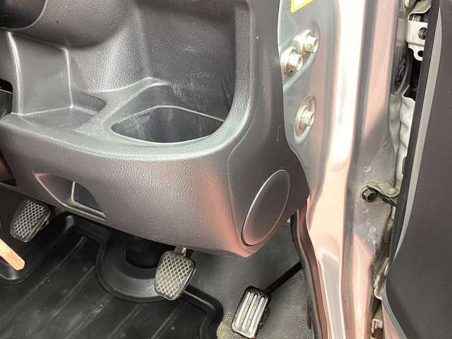 運転席ドリンクホルダー