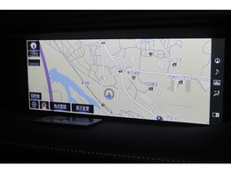 大画面の『ディスプレイオーディオ』を装備！　大きな地図画面や迫力ある映像がお楽しみいただけます。（機種によりナビやコネクトサービス等ご利用の際は別途契約が必要となる場合があります）